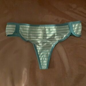 Selling Victoria’s Secret thong nwt any questions ask 🌸😊